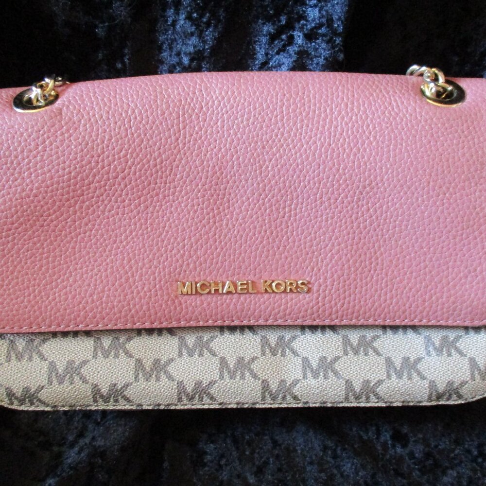 2018 Michael Kors Convertible Shoulder Pink/Tan/Logo Handbag w/Gold Chain